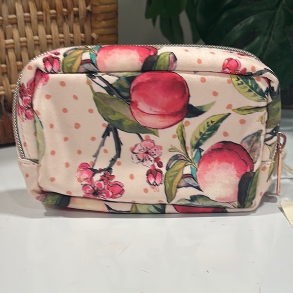 Primrose Hill London Diagonal Zip Clutch in Pink Dotted Peaches Print NWT - Picture 4 of 9